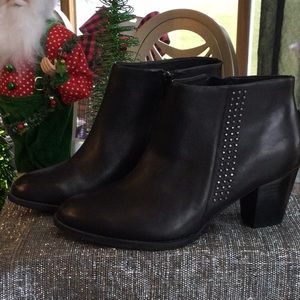 Vionic woman’s size 9 short black boot